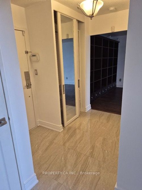 712-10 Edgecliffe Golfway, East York, ON, M3C3A3 | Card Image