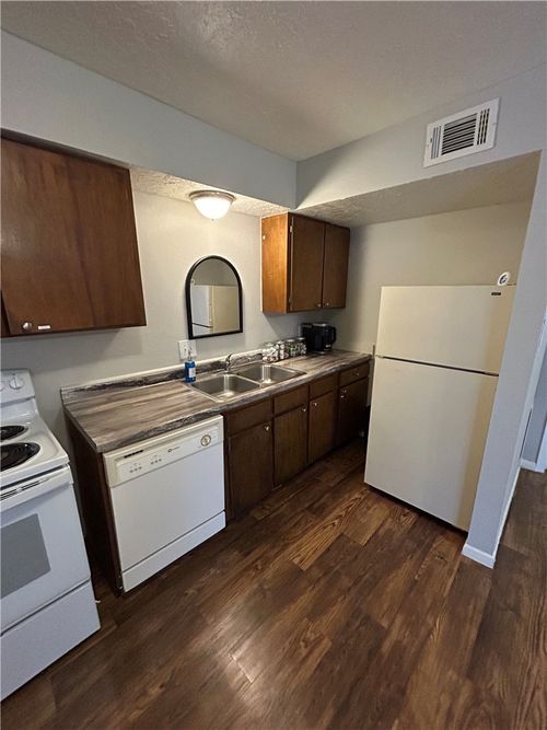 apt-28-3900 Old College Rd, Bryan, TX, 77801-3530 | Card Image