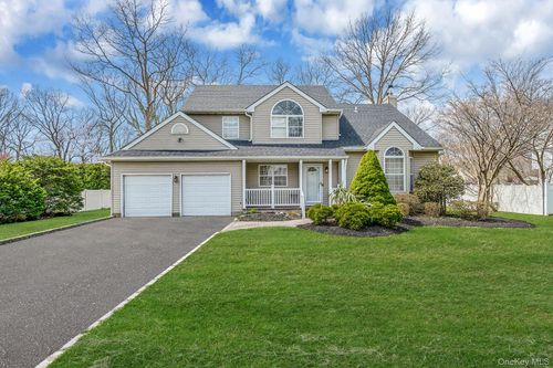 92 Old Selden Stage Rd, Selden, NY, 11784-1504 | Card Image