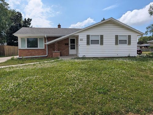 W148N8147 University Drive, Menomonee Falls, WI, 53051 | Card Image
