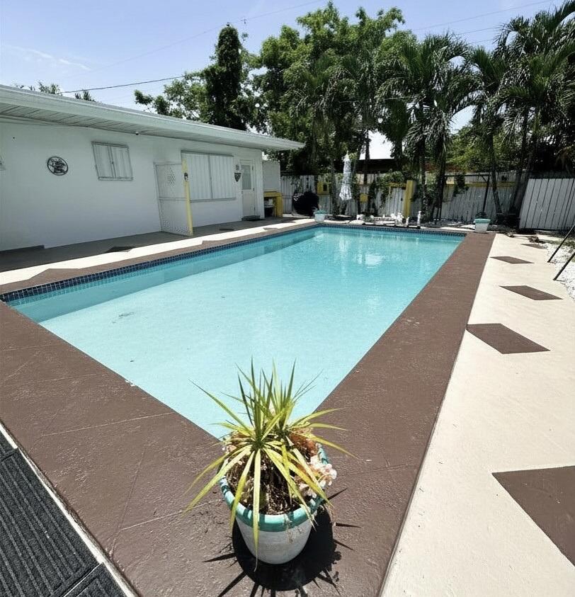 Residential Lease in Hallandale Beach