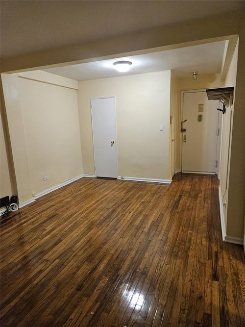 apt-4j-1040 Neilson St, Far Rockaway, NY, 11691-5026 | Card Image