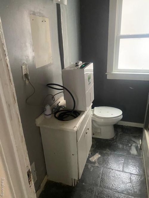 4703 Drexel St, Detroit, MI, 48215-2000 | Card Image