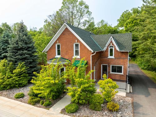 46 Bedford St, Westport, ON, K0G1X0 | Card Image