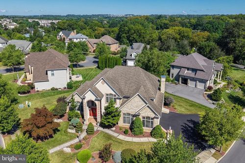 19 Spring Wood Dr, Allentown, PA, 18104-4554 | Card Image