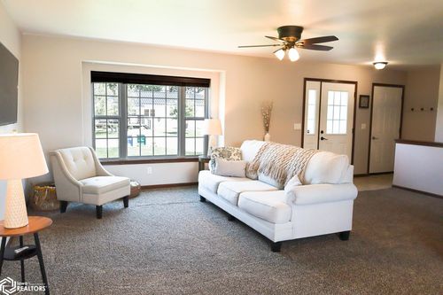 2405 Rodlyn Rd, Webster City, IA, 50595-3009 | Card Image