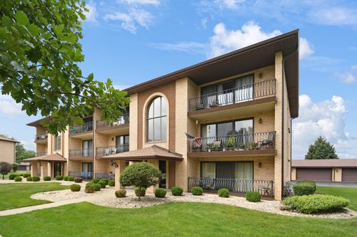 3w-8324 160th Pl, Tinley Park, IL, 60477-4948 | Card Image