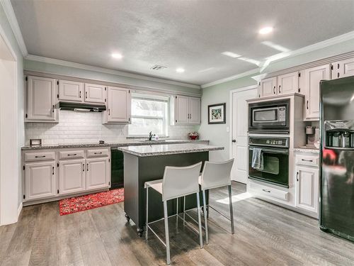 506 Rambling Oaks Dr, Norman, OK, 73072-4707 | Card Image