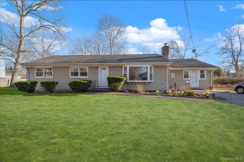 112 King St, Bay Shore, NY, 11706-1819 | Card Image