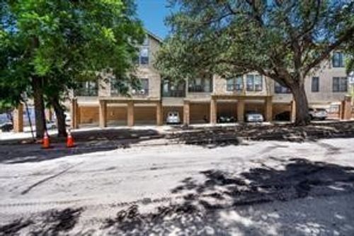 apt-301-1910 Robbins Pl, Austin, TX, 78705-5352 | Card Image