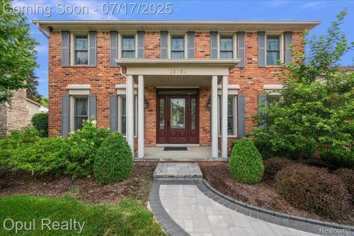 16363 Huff St, Livonia, MI, 48154-1408 | Card Image