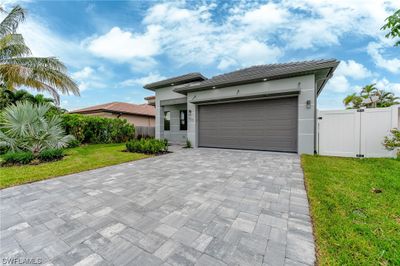 555 99th Avenue N, House other with 5 bedrooms, 3 bathrooms and null parking in Naples FL | Image 1