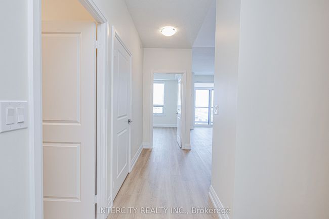 617 - 3600 Highway 7, Condo with 2 bedrooms, 1 bathrooms and 1 parking in Vaughan ON | Image 4
