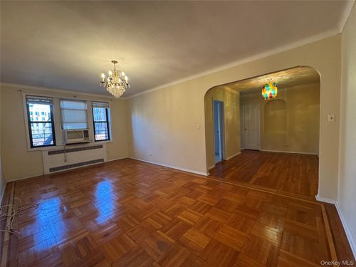 3f-43-30 44th St, Sunnyside, NY, 11104-4617 | Card Image