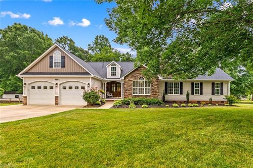 596 Maple Ridge Cir, Salisbury, NC, 28147-6768 | Card Image