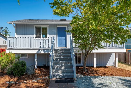 404 Ne 4th St, Coupeville, WA, 98239-3551 | Card Image