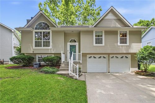 18104 E 31st Terrace Dr S, Independence, MO, 64057-1871 | Card Image