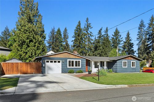 2011 145th Ave Se, Bellevue, WA, 98007-6223 | Card Image