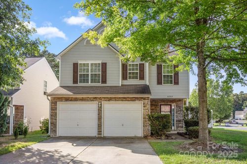 5737 Brookfield Pointe Dr, Charlotte, NC, 28216-7674 | Card Image