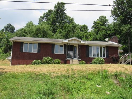 135 Penn Adamsburg Rd, Jeannette, PA, 15644-2902 | Card Image