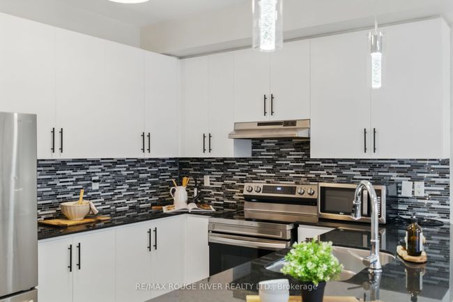 4 Prospect Way, House attached with 3 bedrooms, 3 bathrooms and 1 parking in Whitby ON | Image 8