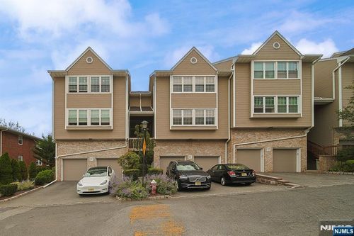 592 Windsor Dr, Palisades Park, NJ, 07650-2354 | Card Image