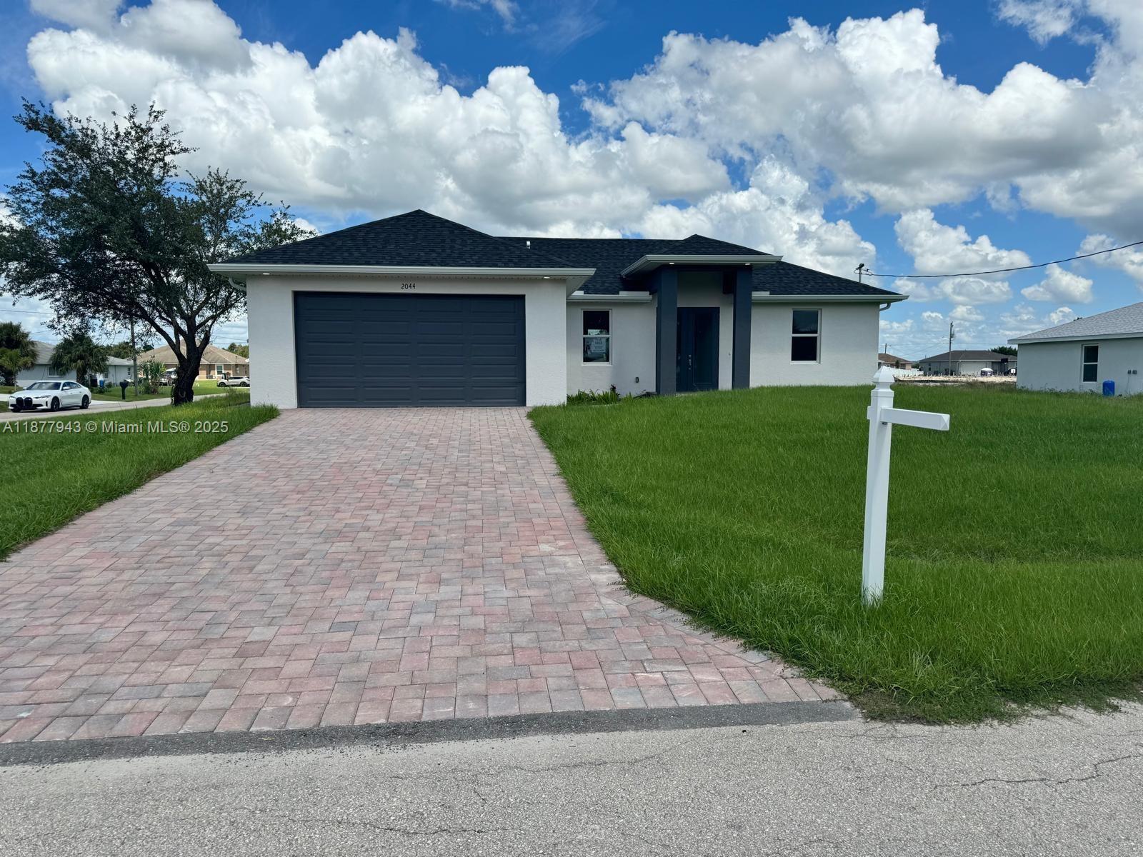 Residential Lease in Lehigh Acres