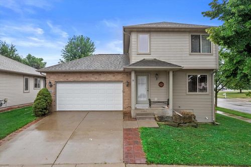 562 Lexington Dr, Oregon, WI, 53575-3516 | Card Image