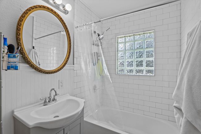 Hall Bath | Image 18