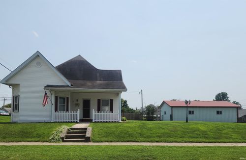 909 W Walnut St, Washington, IN, 47501-2433 | Card Image