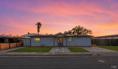 1421 Spruce Way, Healdsburg, CA, 95448 | Card Image