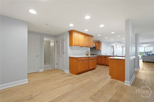 Entry dining area | Image 4
