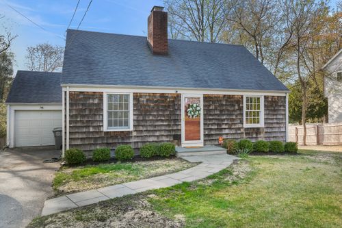 219 Hollow Tree Ridge Rd, Darien, CT, 06820-4024 | Card Image