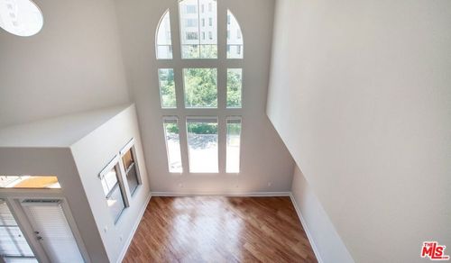 5-404-348 S Hauser Boulevard, Los Angeles, CA, 90036 | Card Image