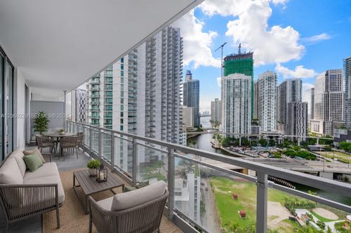 2001-90 Sw 3rd St, Miami, FL, 33130-4022 | Card Image