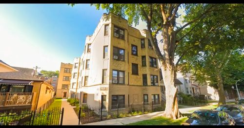 2a-1913 W Larchmont Ave, Chicago, IL, 60613-2429 | Card Image