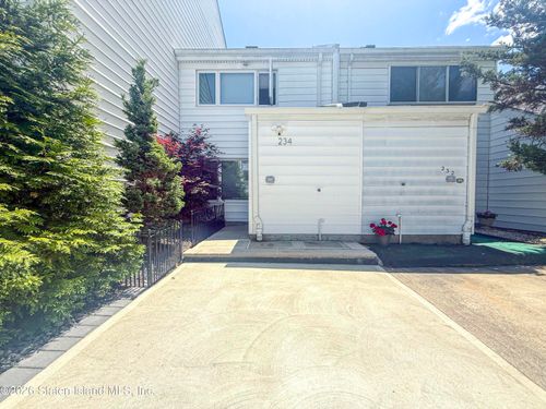 234 Hampton Grn, Staten Island, NY, 10312-1740 | Card Image