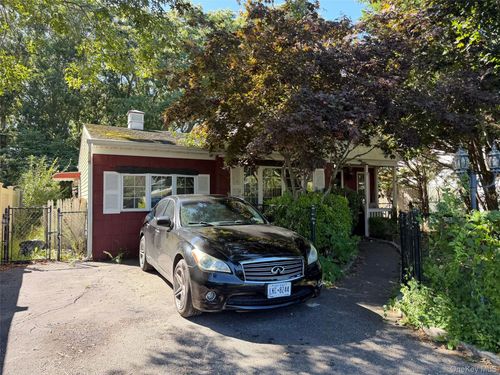 30 Oakwood Drive, Brookhaven, NY, 11967 | Card Image