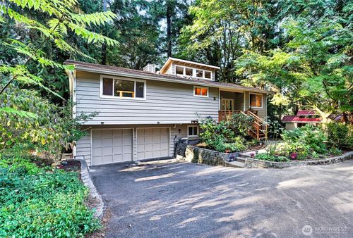17876 29th Ave Ne, Lake Forest Park, WA, 98155-4012 | Card Image
