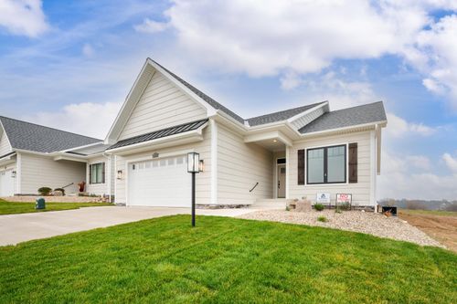 2560 Noellyn Dr, Berrien Springs, MI, 49103-9175 | Card Image