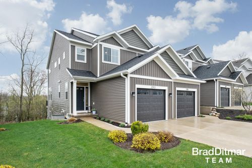 22-2313 Watertown Way, Grand Rapids, MI, 49505-6044 | Card Image