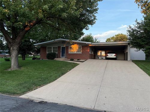 1060 Preakness Ln, Florissant, MO, 63033-3620 | Card Image