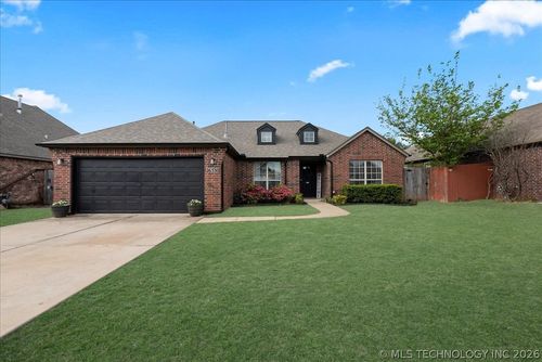 26530 Foxen Dr, Claremore, OK, 74019-7529 | Card Image