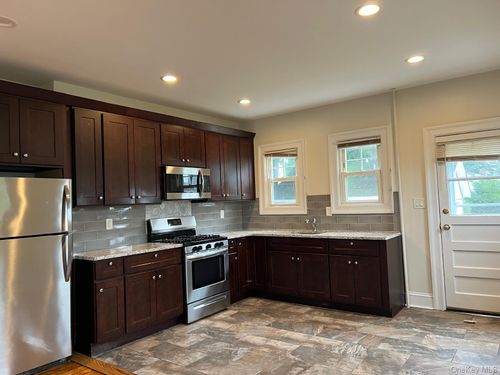 84-84 Rockaway Pkwy, Valley Stream, NY, 11580-4533 | Card Image