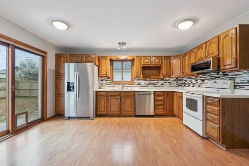 200 E Butler St, Manchester, IA, 52057-1609 | Card Image