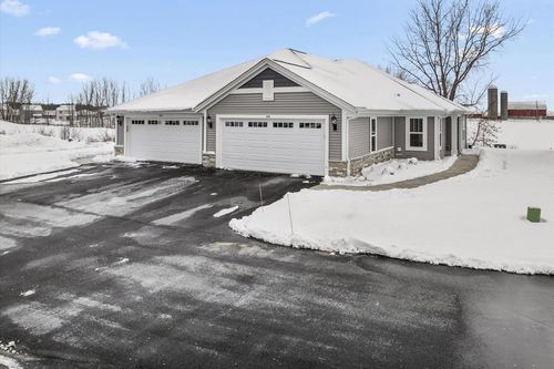 0602-540 Hunter Oaks Boulevard, Watertown, WI, 53094 | Card Image