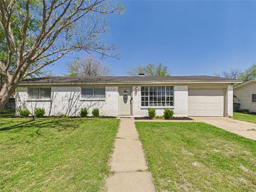 321 E Pine St, Jacksboro, TX, 76458-2402 | Card Image