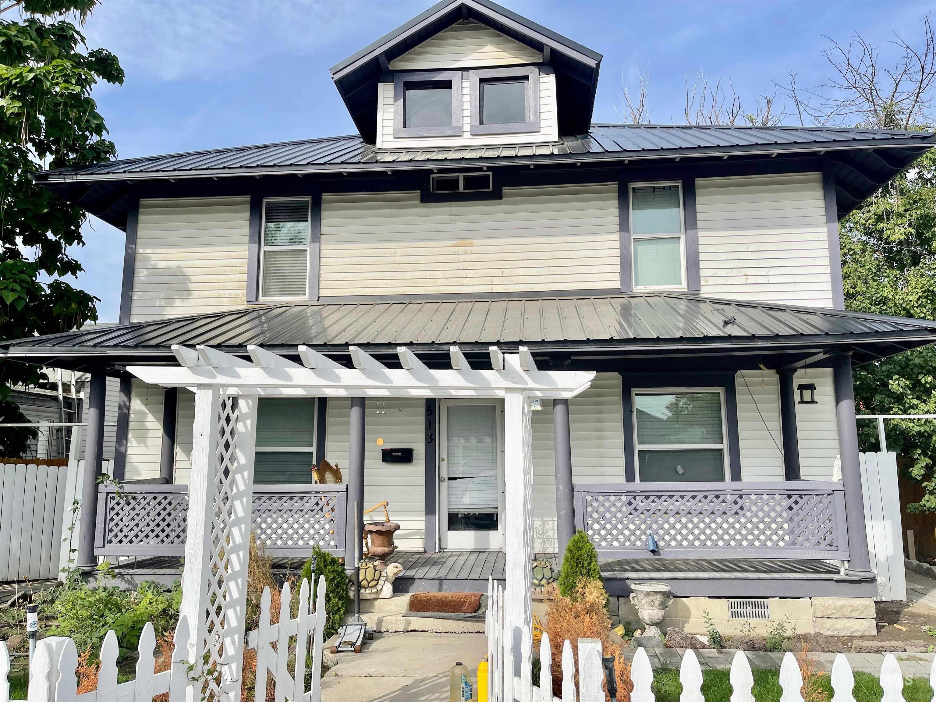 Montana St, Gooding, ID 83330