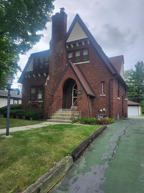1680 Locust Street, Des Plaines, IL, 60018 | Card Image