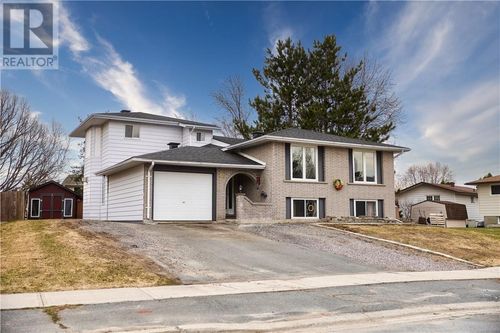 61 3rd Ave, Lively, ON, P3Y1M2 | Card Image